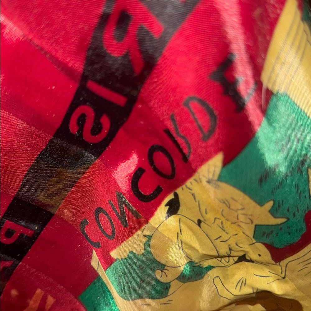 "Chic Vintage Paris Notre Dame Silk Scarf" - Picture 9 of 10